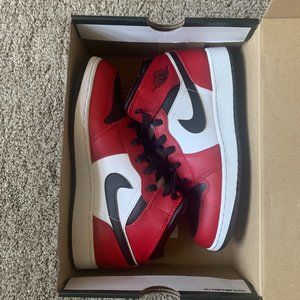 Nike Jordan 1 Mid - Chicago Black Toe Shoes - Size 5.5